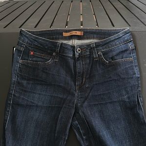 Joe’s Honey Skinny (curvy skinny) dark denim jean. Size 29.